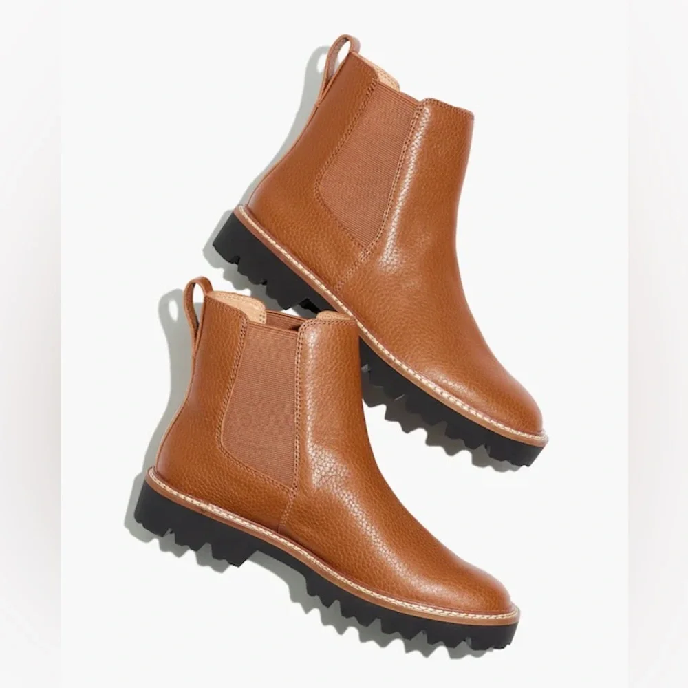 Madewell The Citywalk Lugsole Chelsea Boot in Leather Color is English Saddle 8‎